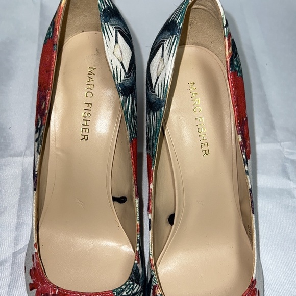 Marc Fisher Floral Tropical Jungle Party Vacation Heels - Picture 3 of 9